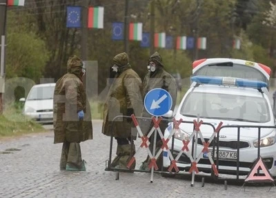 В блокираното село на болния беглец чакат още 50-има гурбетчии