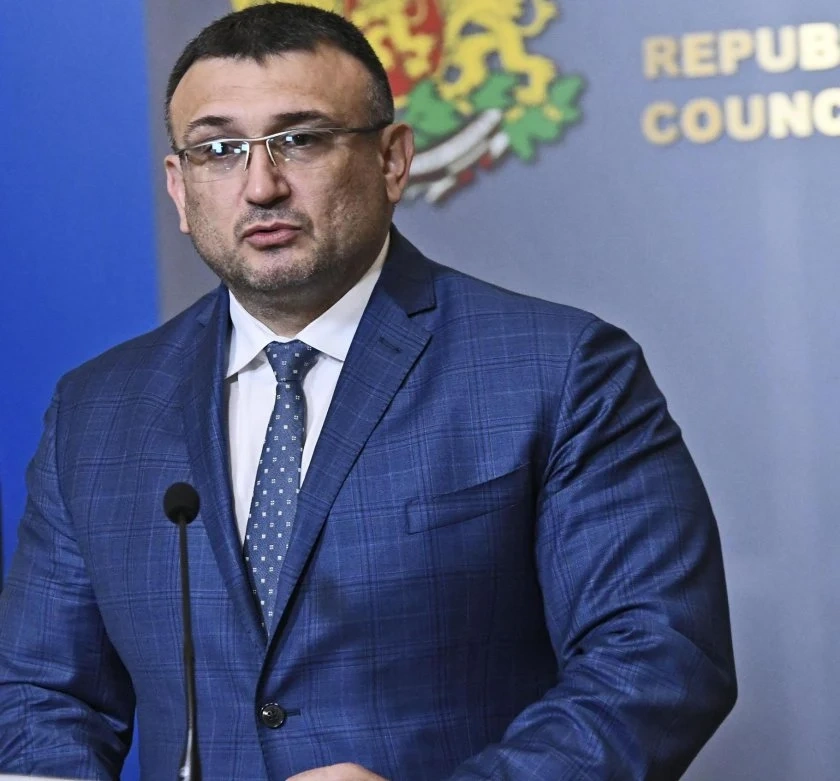 Министър Маринов: Простотиите бяха много, да видим сега как ще се върнат