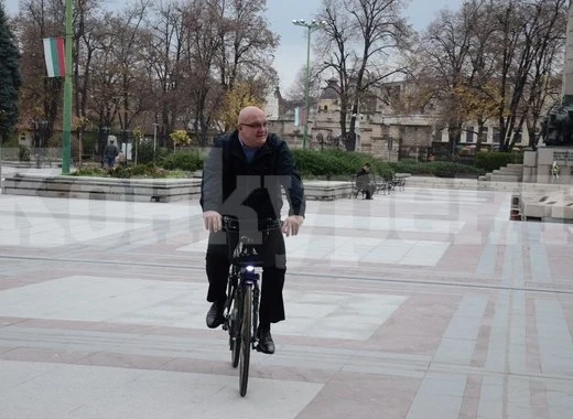 Мрежата във Видин полудя! Къде е кметът Ценков, за да му честитим Великден?