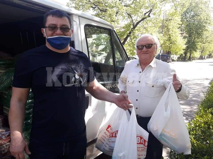 Социалисти раздаваха козунаци във Видинско СНИМКИ
