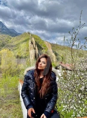 Преслава рекламира селото на мъжа си