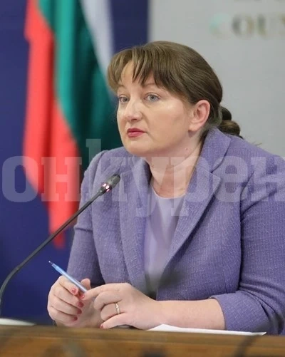 Сачева: Повече родители, които са в отпуск, ще могат да кандидатстват за помощта от 375 лева