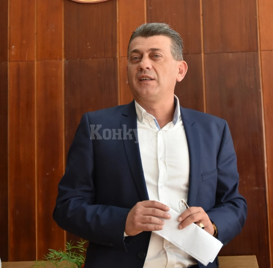 Кмет дари заплатата си на читалище