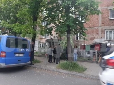 Задържаха мъжа, намушкал комшията си с нож в Бургас