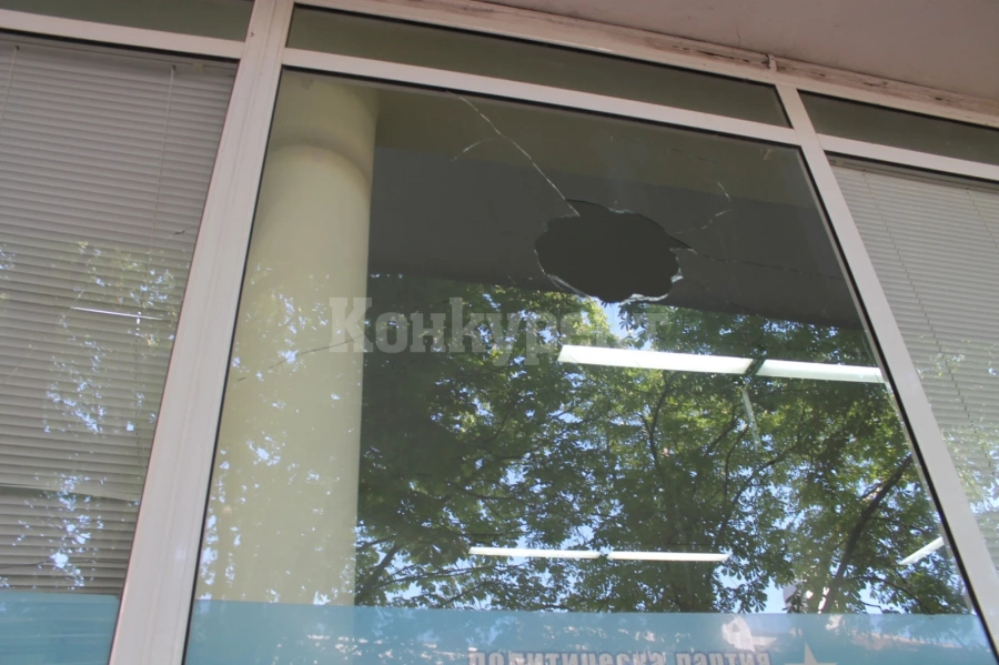 Тикнаха в ареста млад мъж, потрошил стъклопакет на социален дом в Паволче