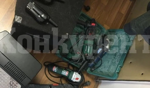 Униформени нахлуха в гараж в Монтана и откриха купища крадени вещи