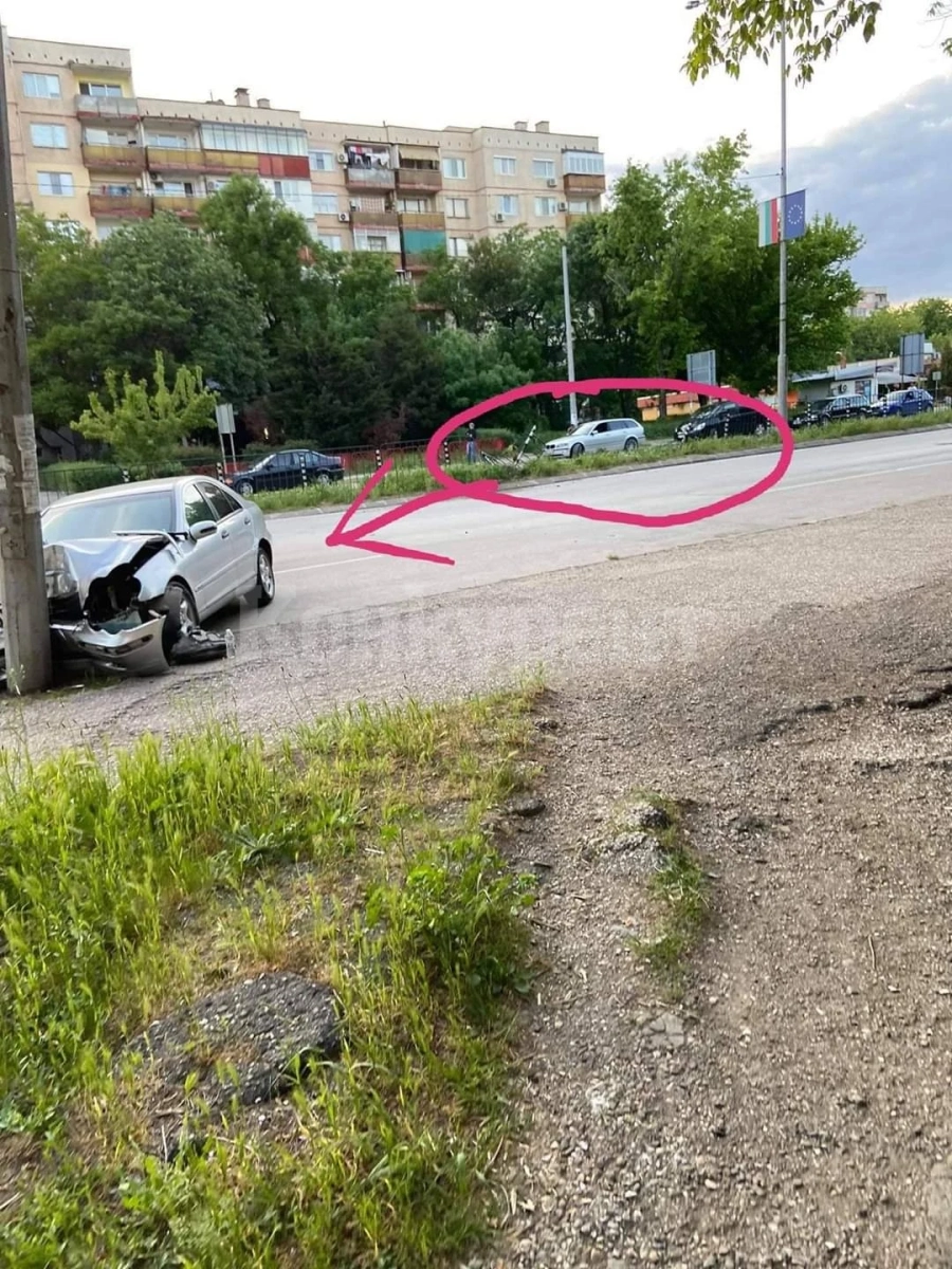 Шофьор предизвика зрелищна каскада на оживен булевард СНИМКИ