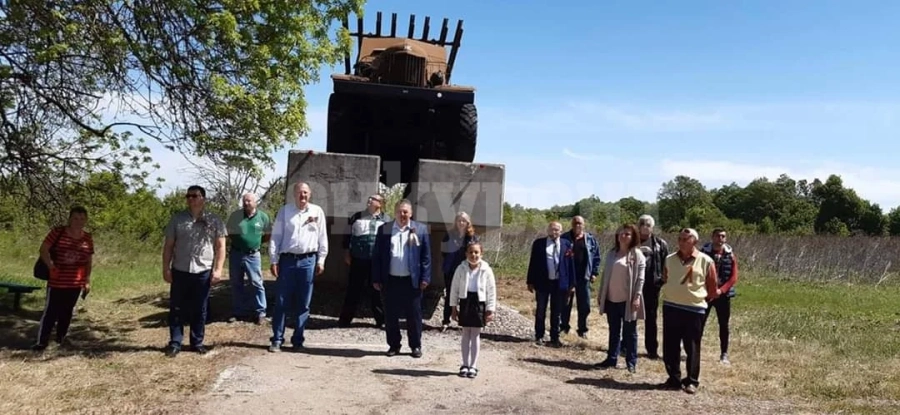 В Кула се поклониха пред героите и почетоха 75 години от победата СНИМКИ
