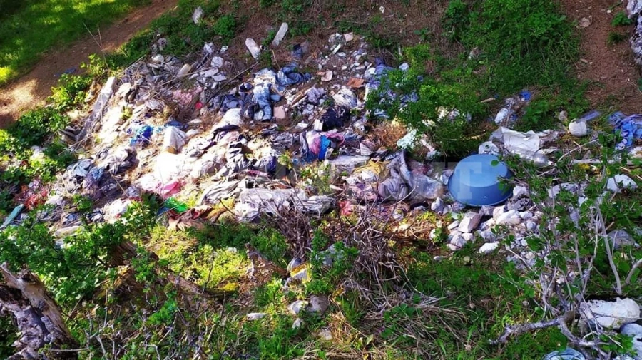 Бунище изникна в покрайнините на Враца СНИМКИ