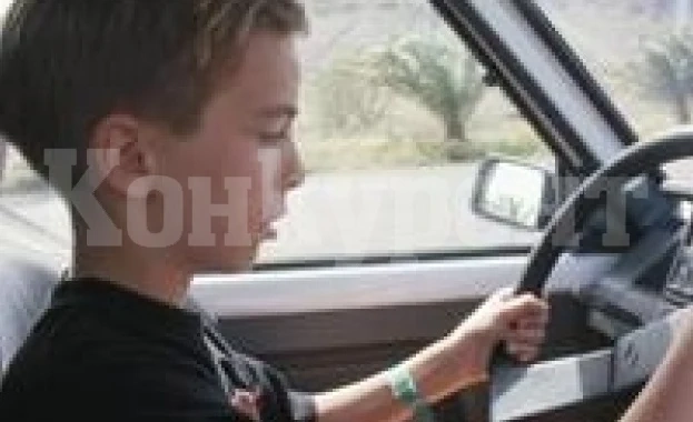 Баща даде на 15-годишния си син да дава газ на „Фиат“-а му из улиците в Оряхово