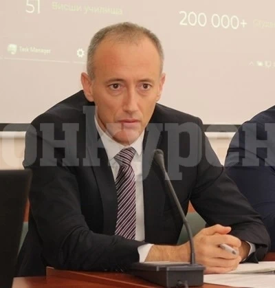 Красимир Вълчев предлага 4476 студенти да бъдат освободени от такса