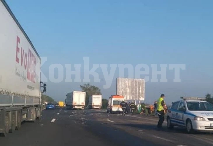 Адско меле на АМ „Тракия“: Тир се заби в паркирал джип