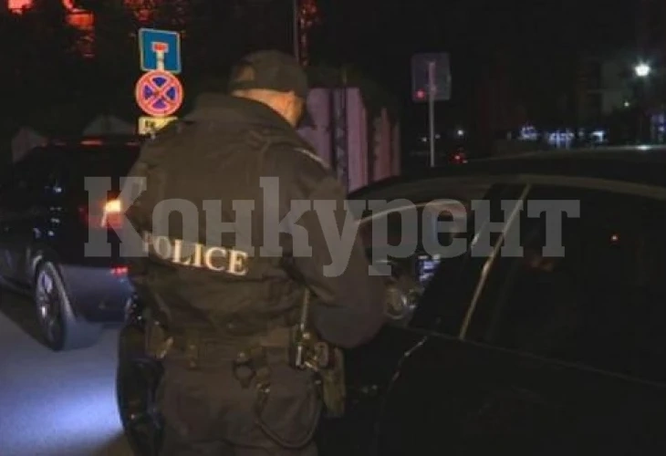 Ченгетата нахлуха в дома на 19-годишен, иззеха пистолет и боеприпаси