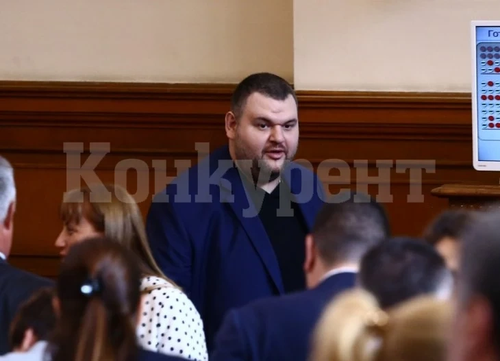Шефът на Окръжна болница благодари лично на Пеевски за двата респиратора
