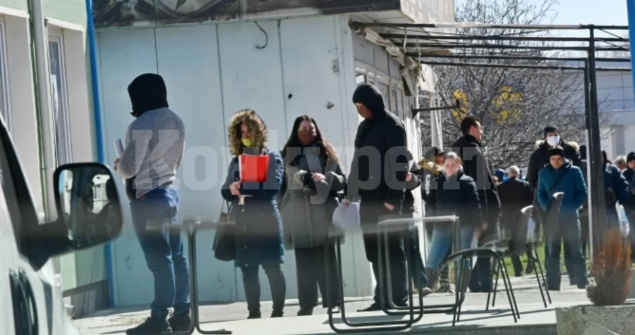 Социология: Българите са по-уплашени от идващата безработица и бедност, отколкото от вируси