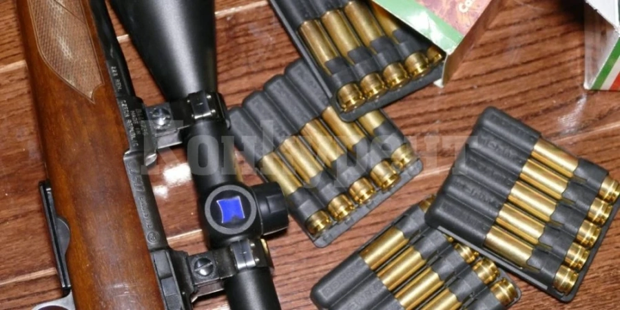При спецакция: Иззеха пистолет, пушка и боеприпаси от дом в Мизия