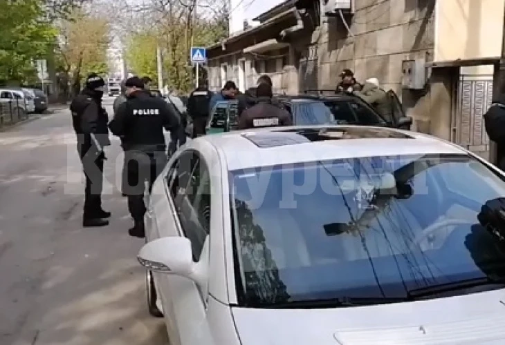Удар на полицията! Разкриха цял боен арсенал в дома на 70-годишен дядо