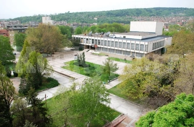 Две представления на открито играе до края на май драмата в Монтана