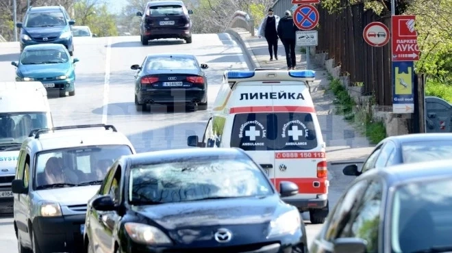Шофьор на камион припадна и издъхна в двора на фабрика