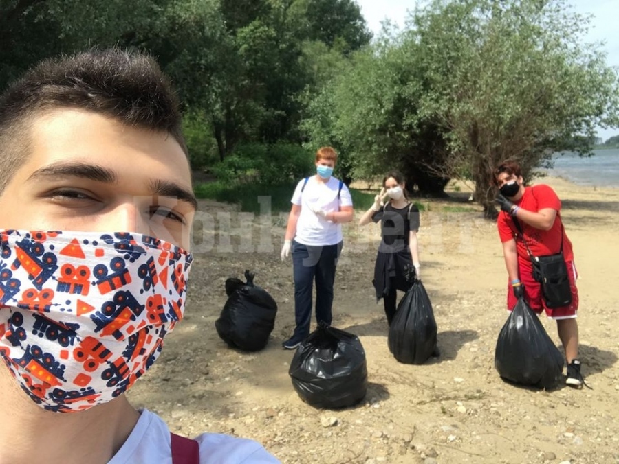 Младежи от Козлодуй почистиха дунавското крайбрежие в Ботев парк