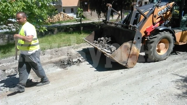 В Берковица ремонтират ударно улици