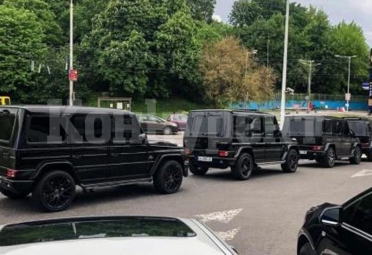 СНИМКА на мутренска колона от G-класи взриви мрежата