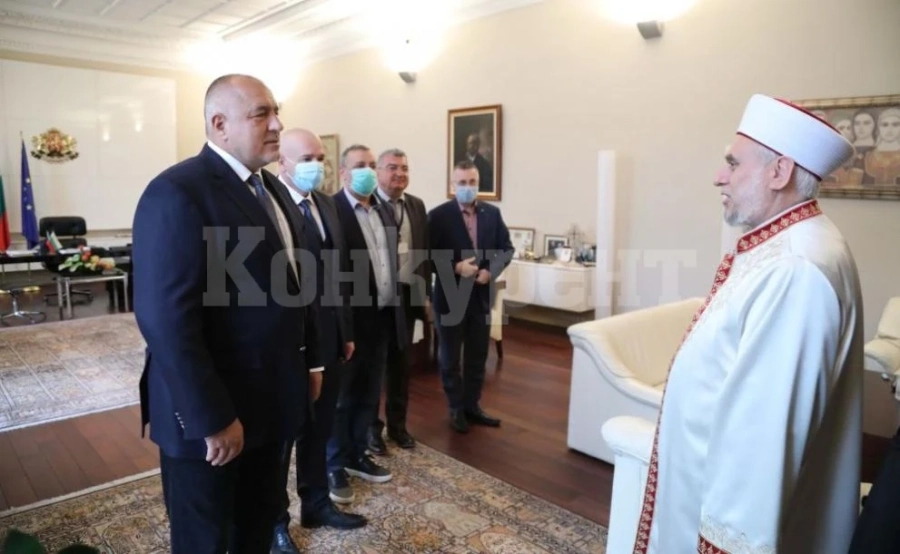 Молитвите за Рамазан Байрам ще са пред джамиите (СНИМКИ)