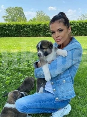 Преслава се обзаведе с яки телохранители
