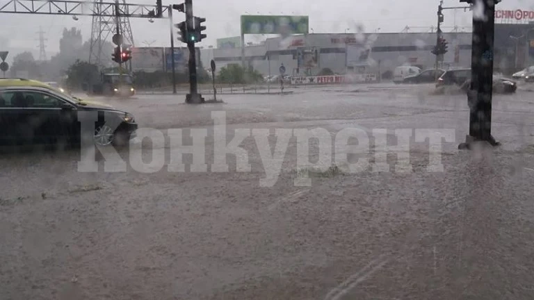 Бурята вдигна пожарната на крак