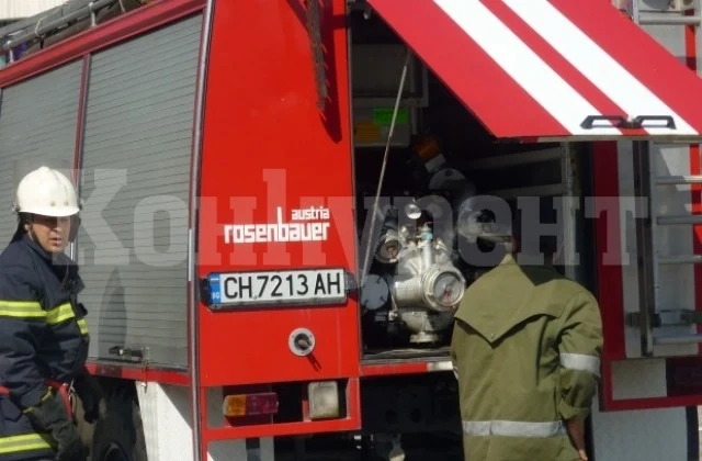 Пожарникарите във Видинско отводняваха мазета и дворове