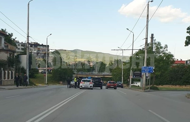 Катастрофа затрудни временно трафика във Враца СНИМКИ