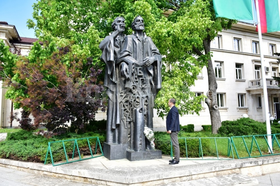 Враца се преклони пред святото дело на братята Кирил и Методий