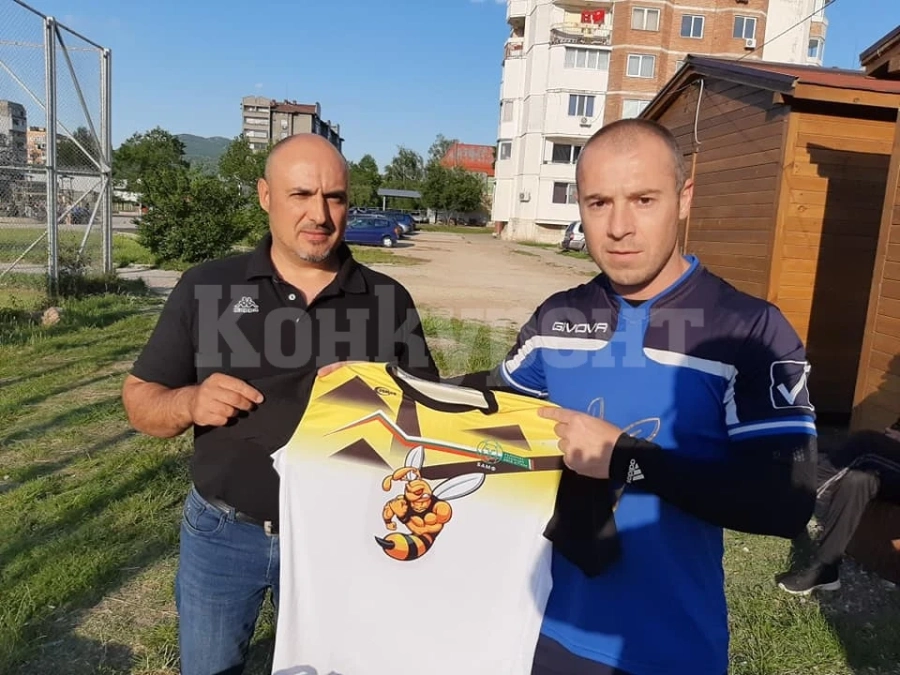 Депутат „облече“ вицешампиони от турнир