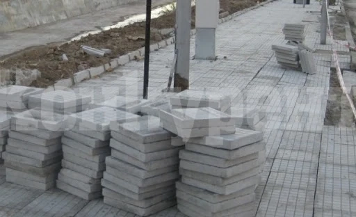 Заловиха мъж, откраднал 40 тротоарни плочки от улица в Лесура