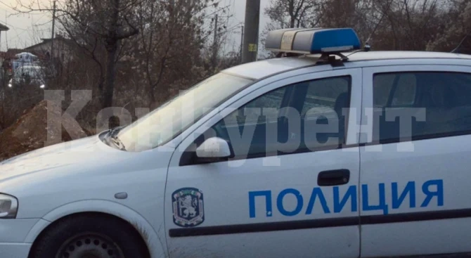 Хлапаци ошушкаха къща в Роман, заловиха ги