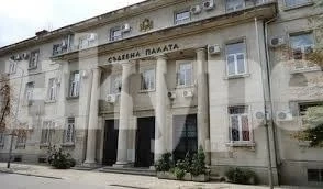 Съдът остави за постоянно в ареста жена, обвинена за грабеж