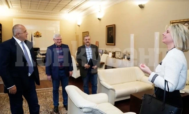 Разрешават конференции, семинари и изложения