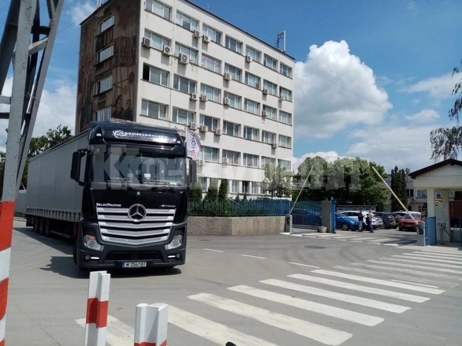 Стотици от „Монбат” в Монтана не знаят до кога ще имат работа