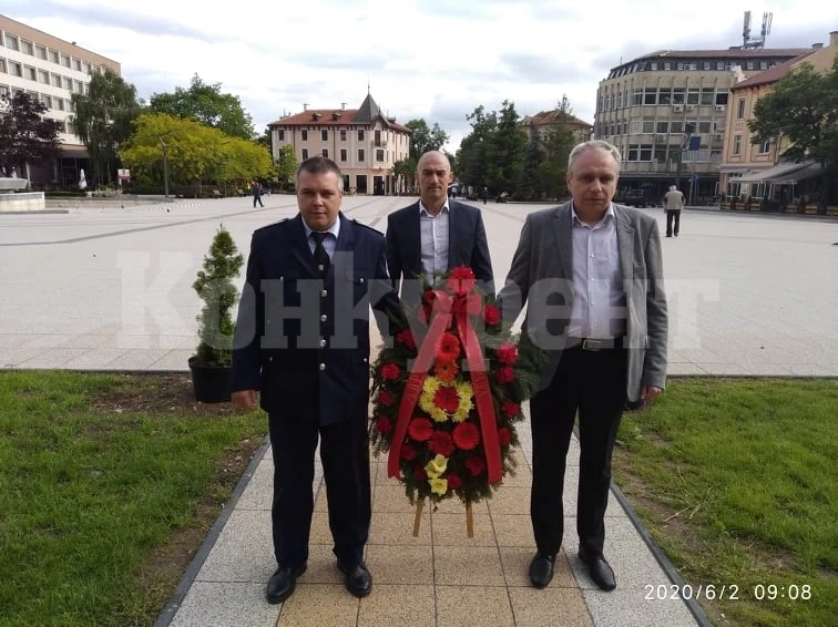 МВР-Враца почете паметта на загиналите за свободата и независимостта на България СНИМКИ