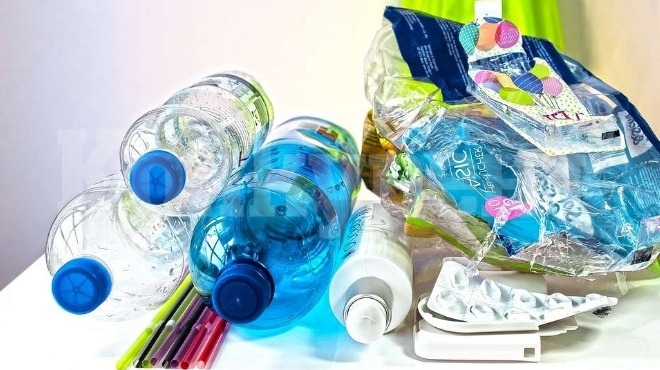 Испания планира забрана на пластмасови съдове и прибори от 2021