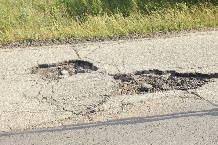 Ломчани стартираха подписка за ремонт на пътя до Козлодуй СНИМКИ