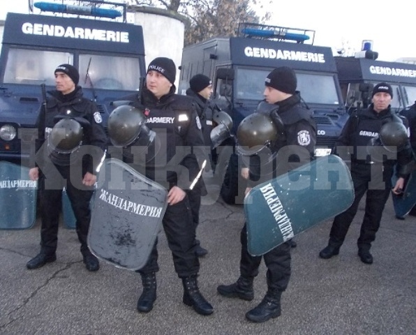 Жандармерията и униформените окупираха Козлодуй