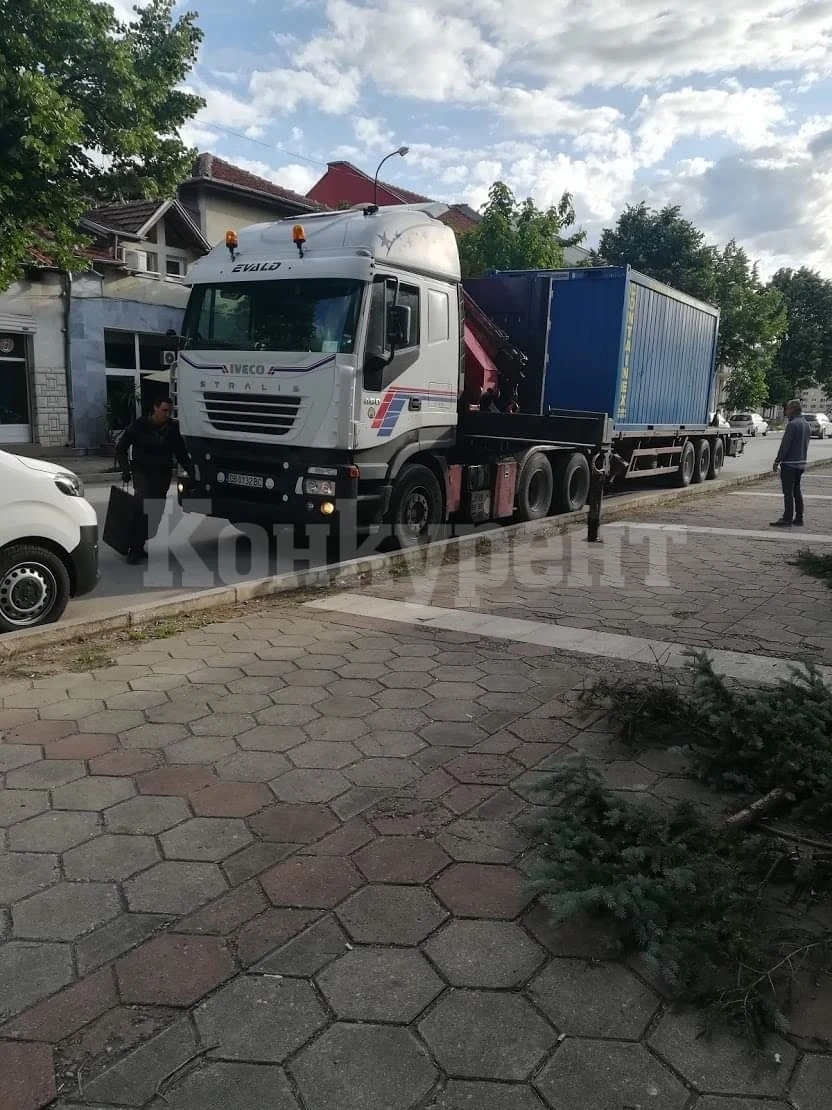 Започна ремонт в центъра на Криводол СНИМКИ