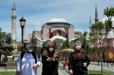 Първият уикенд без забрани оживи паркове и плажове в Турция