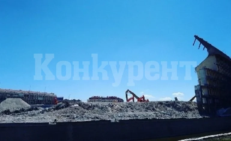 Тъжна гледка! Сринаха със земята легендарен стадион ВИДЕО