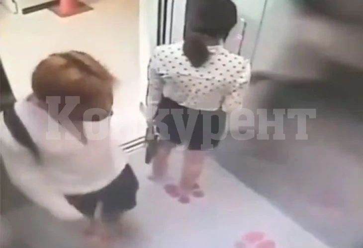 Извратеняк последва девойка в асансьора и снима под полата й 