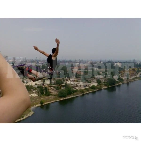 Зрелищно! Скачат с бънджи от Дунав мост 2 ВИДЕО