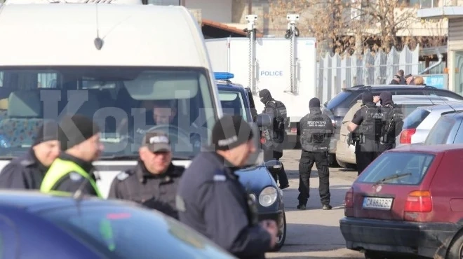 Арестуваха банда, обрала къща в берковския квартал „Раковица\