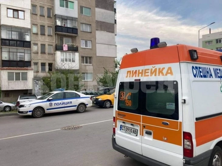 Още зловещи разкрития за кървавия апартамент с два трупа в Казанлък ВИДЕО