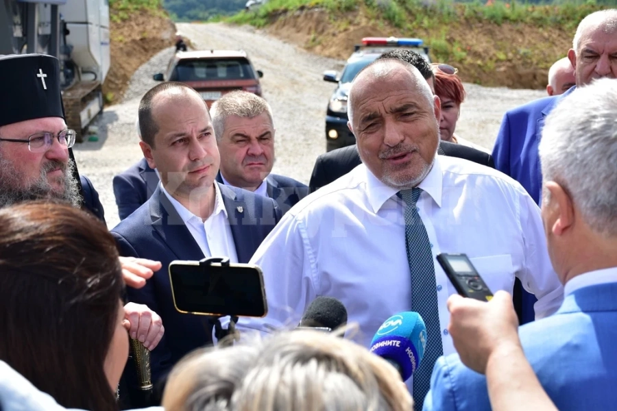 Борисов зове от Мездра: Време е българите да подкрепят България